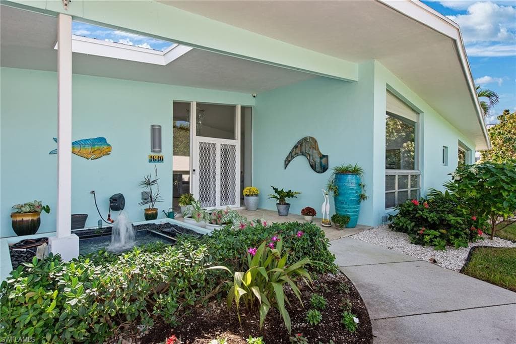 1630 Dolphin Rd, Naples, FL 34102-2