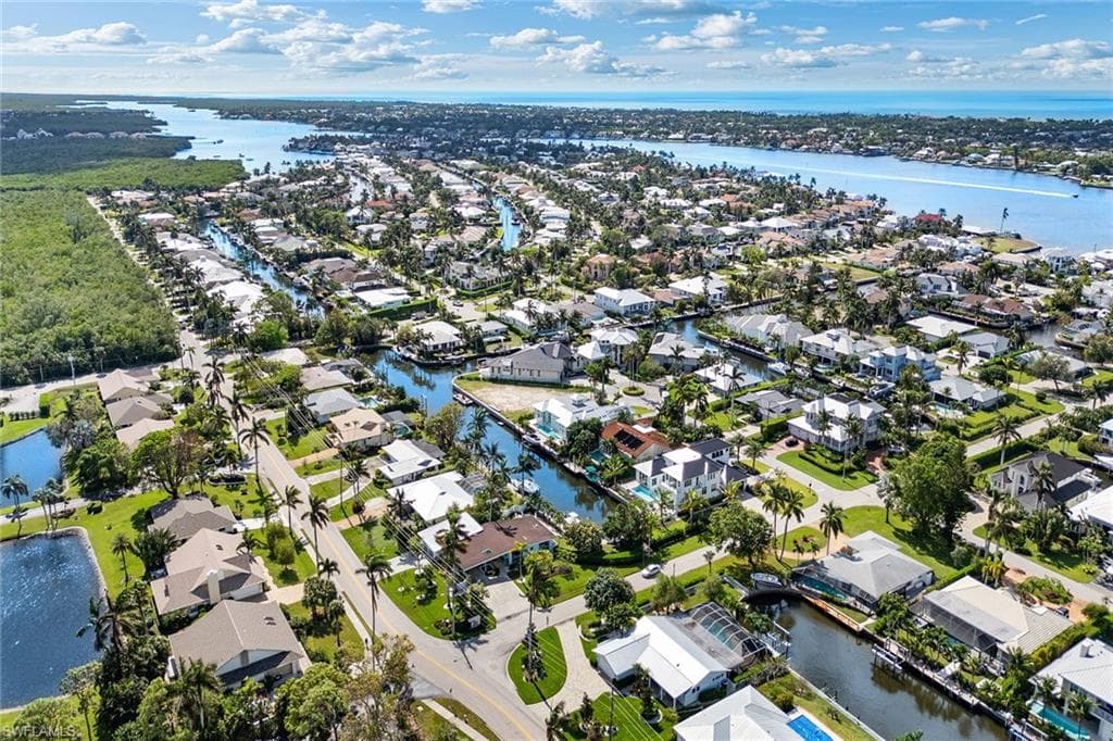1630 Dolphin Rd, Naples, FL 34102-39