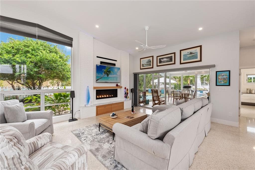 1630 Dolphin Rd, Naples, FL 34102-5