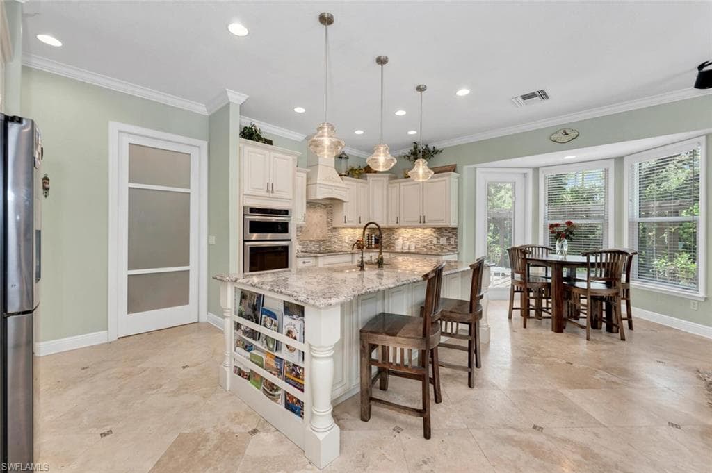 1381 Oakes Blvd, Naples, FL 34119-16