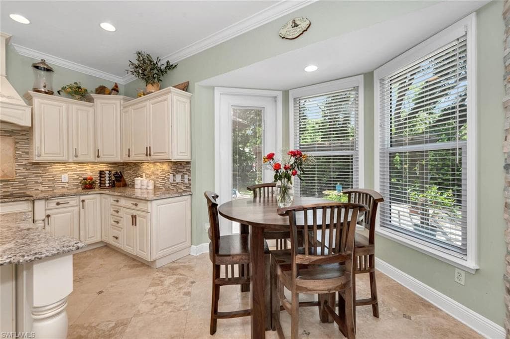 1381 Oakes Blvd, Naples, FL 34119-17