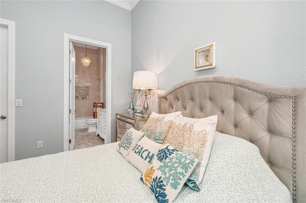 1381 Oakes Blvd, Naples, FL 34119-25