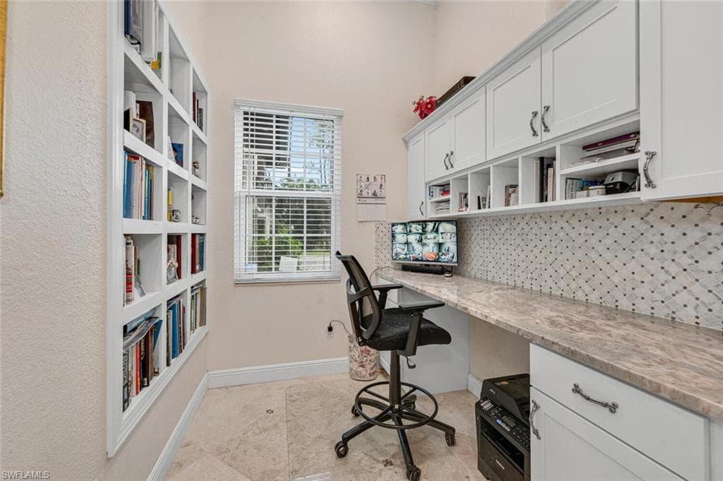 1381 Oakes Blvd, Naples, FL 34119-27