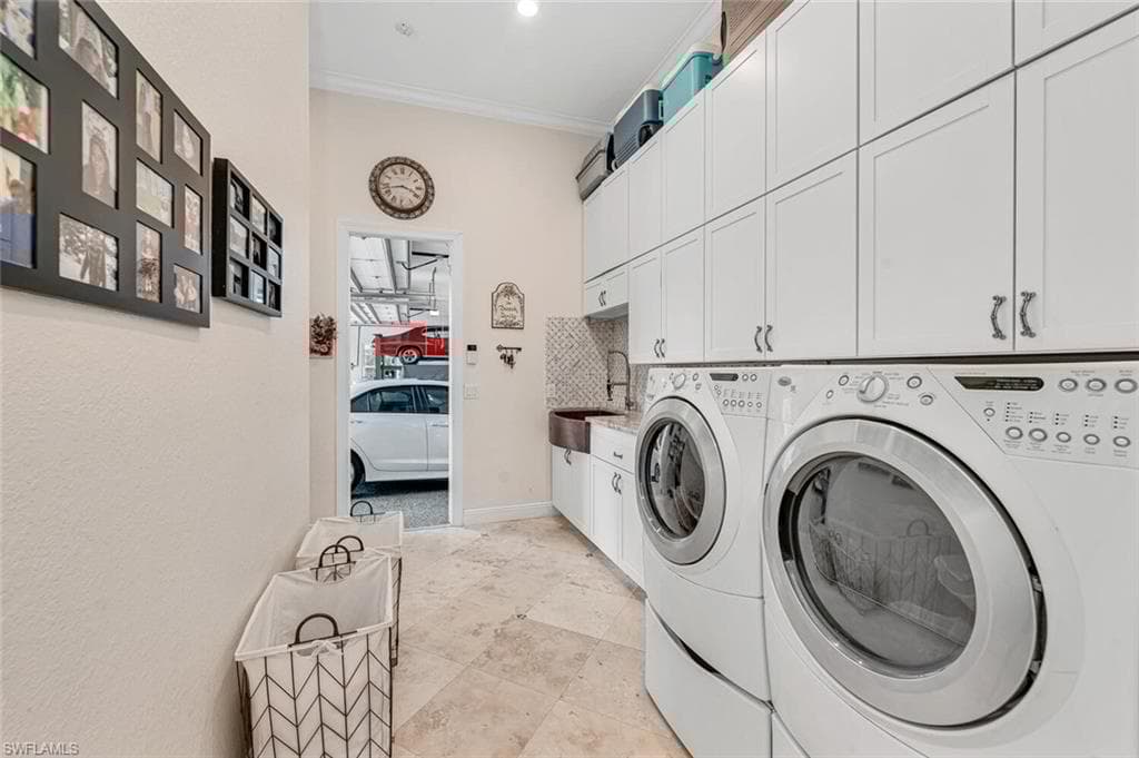 1381 Oakes Blvd, Naples, FL 34119-28