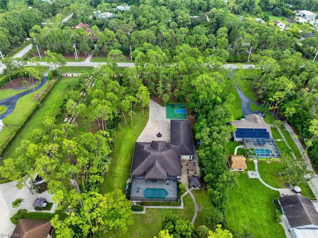 1381 Oakes Blvd, Naples, FL 34119-3