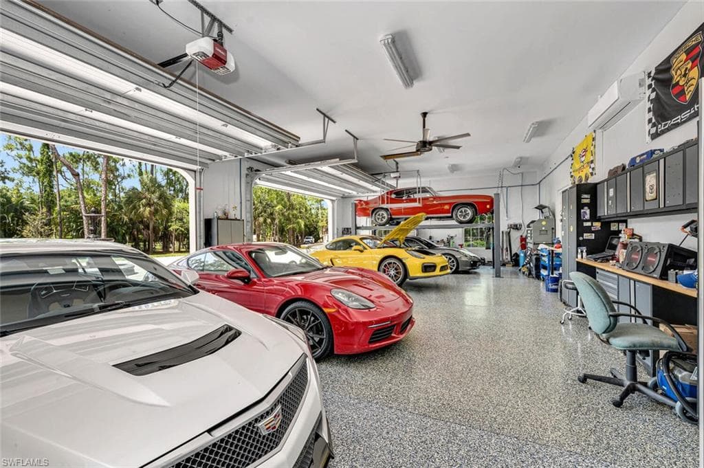 1381 Oakes Blvd, Naples, FL 34119-39