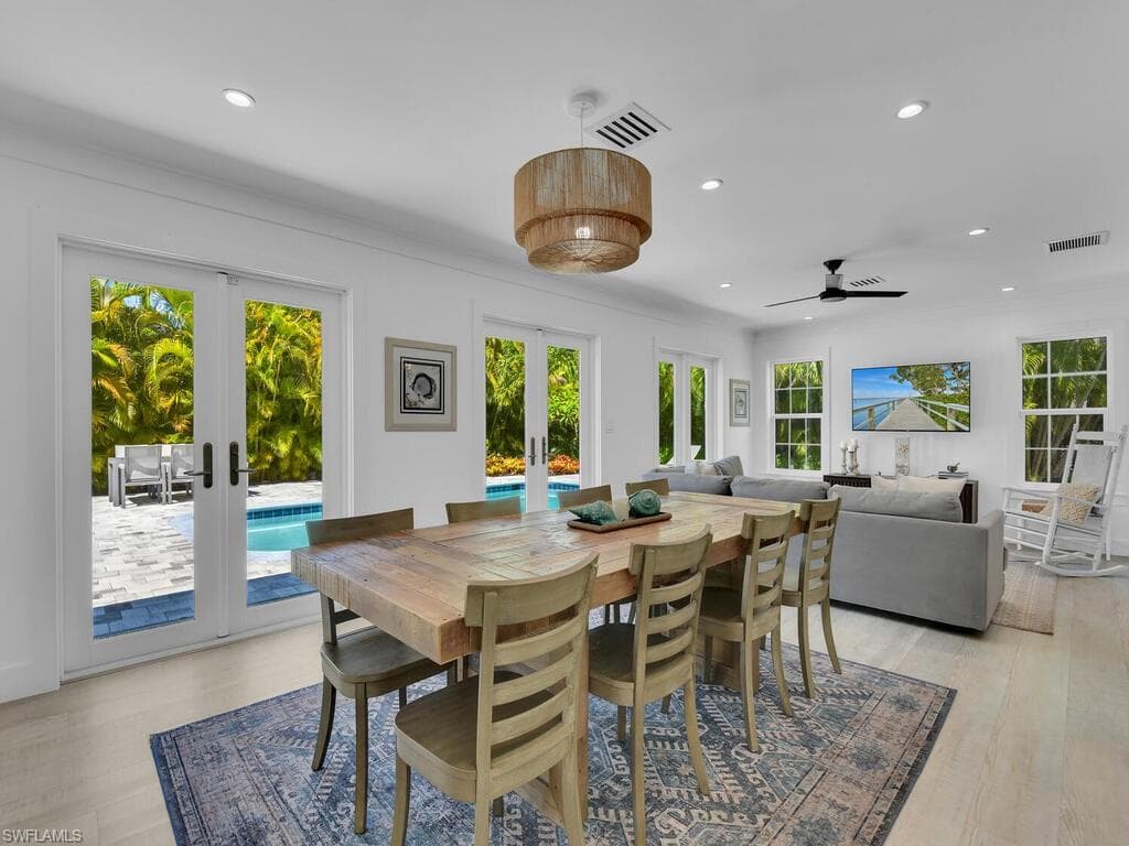 1271 12th St N, Naples, FL 34102-12