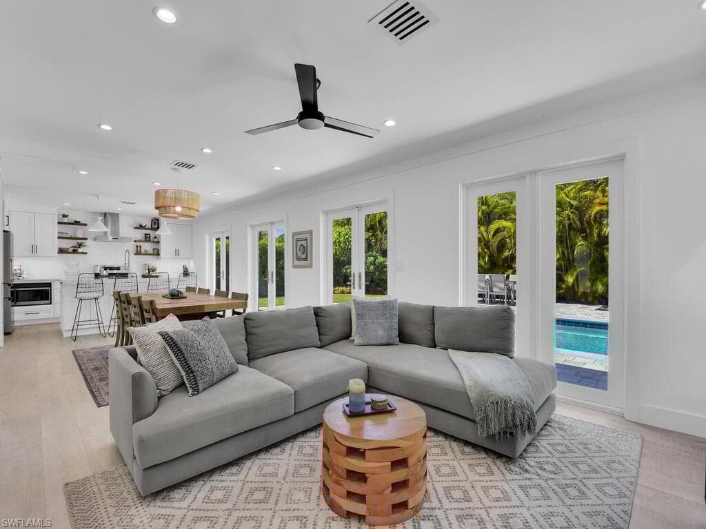 1271 12th St N, Naples, FL 34102-13