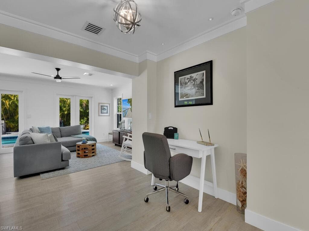 1271 12th St N, Naples, FL 34102-16