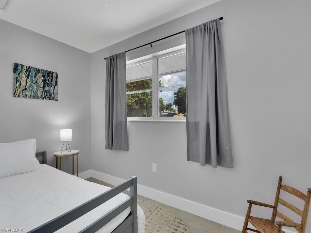 1271 12th St N, Naples, FL 34102-22