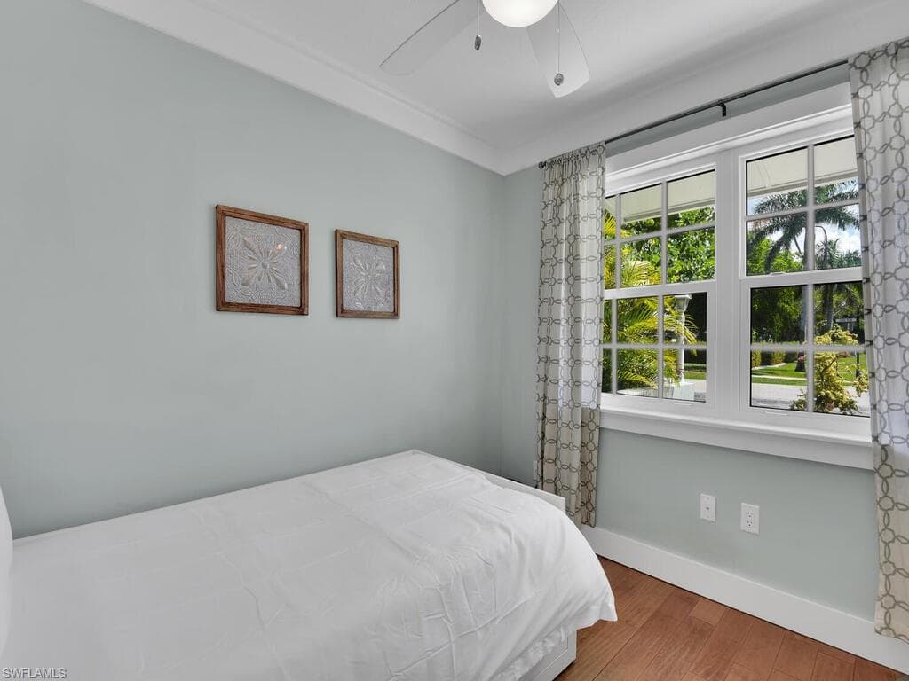 1271 12th St N, Naples, FL 34102-27