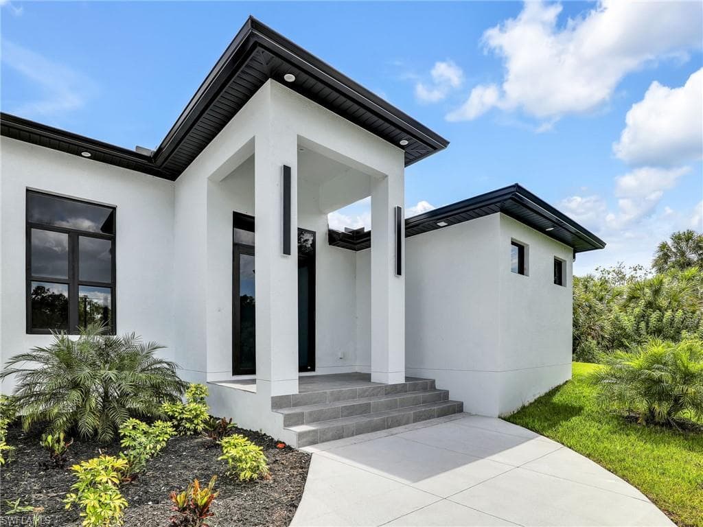 1964 16th Ave NE, Naples, FL 34120-3