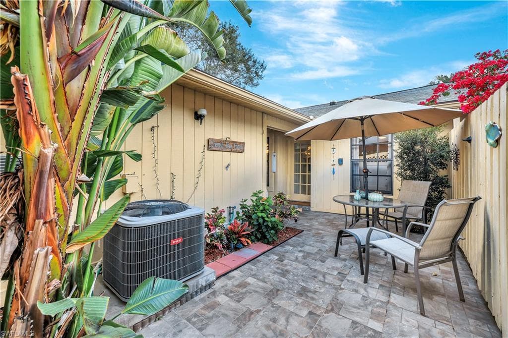 127 Forest Lakes Blvd, Naples, FL 34105-16