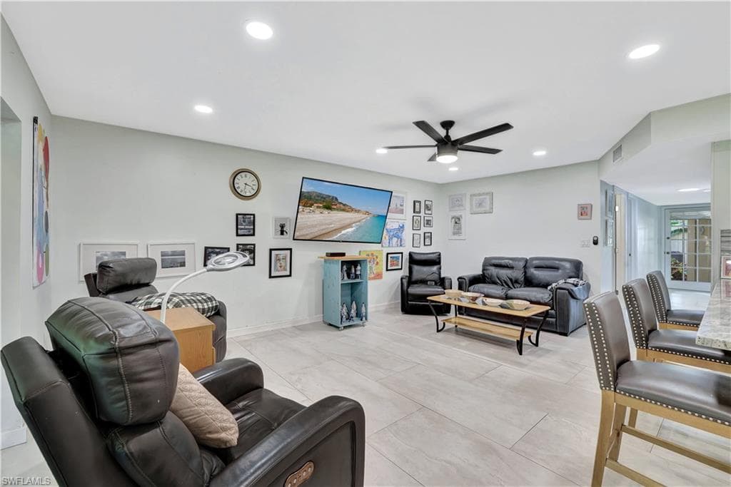 127 Forest Lakes Blvd, Naples, FL 34105-4