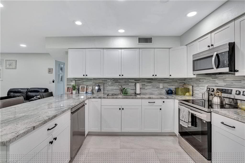 127 Forest Lakes Blvd, Naples, FL 34105-6