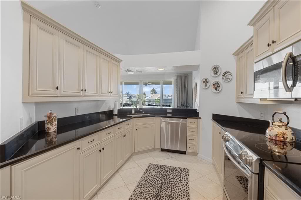 218 Waterway Ct 4-202, Marco Island, FL 34145-11