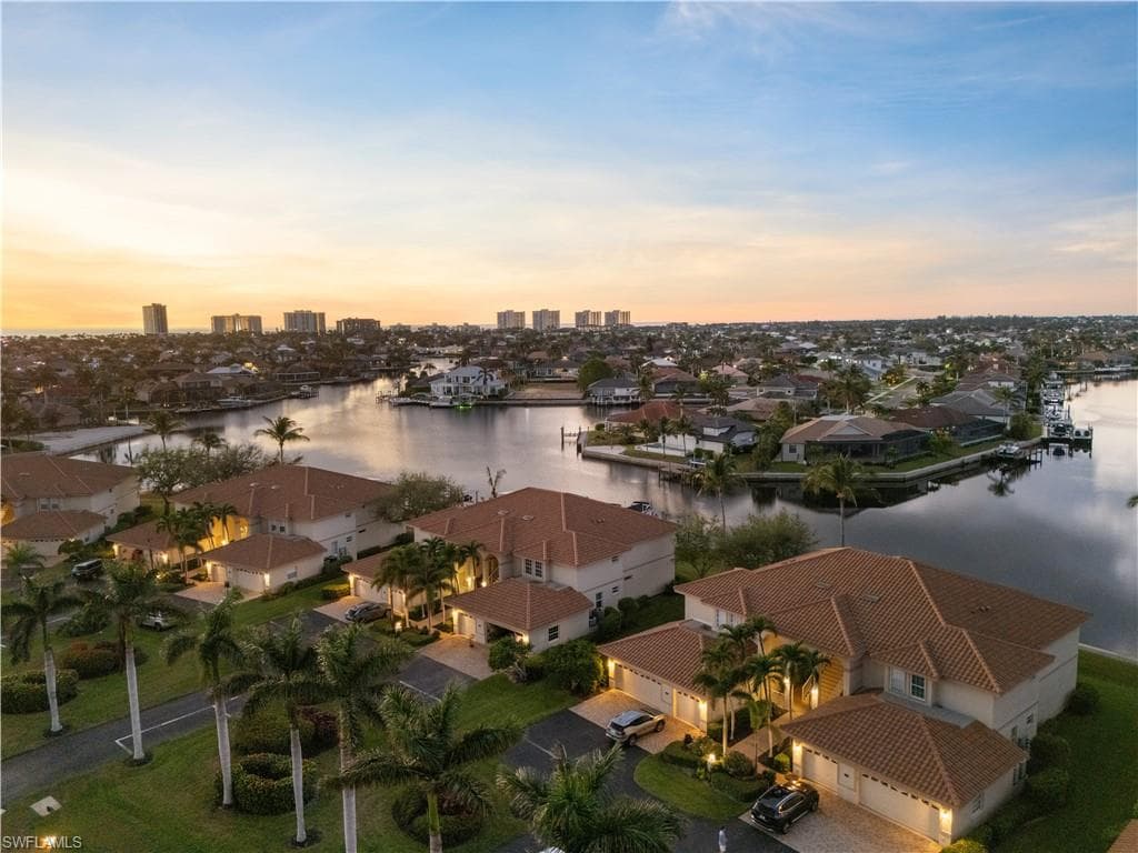 218 Waterway Ct 4-202, Marco Island, FL 34145-1