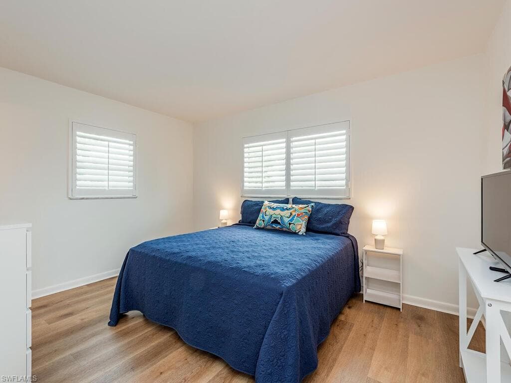 2010 Alamanda Dr 201, Naples, FL 34102-10