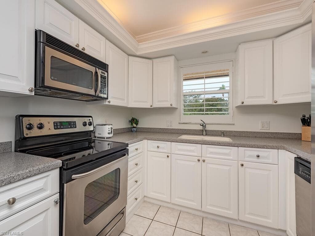 2010 Alamanda Dr 201, Naples, FL 34102-11