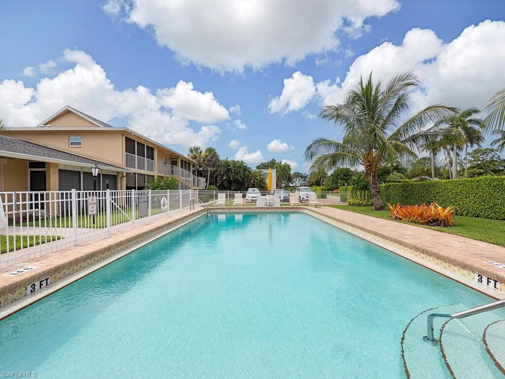 2010 Alamanda Dr 201, Naples, FL 34102-13