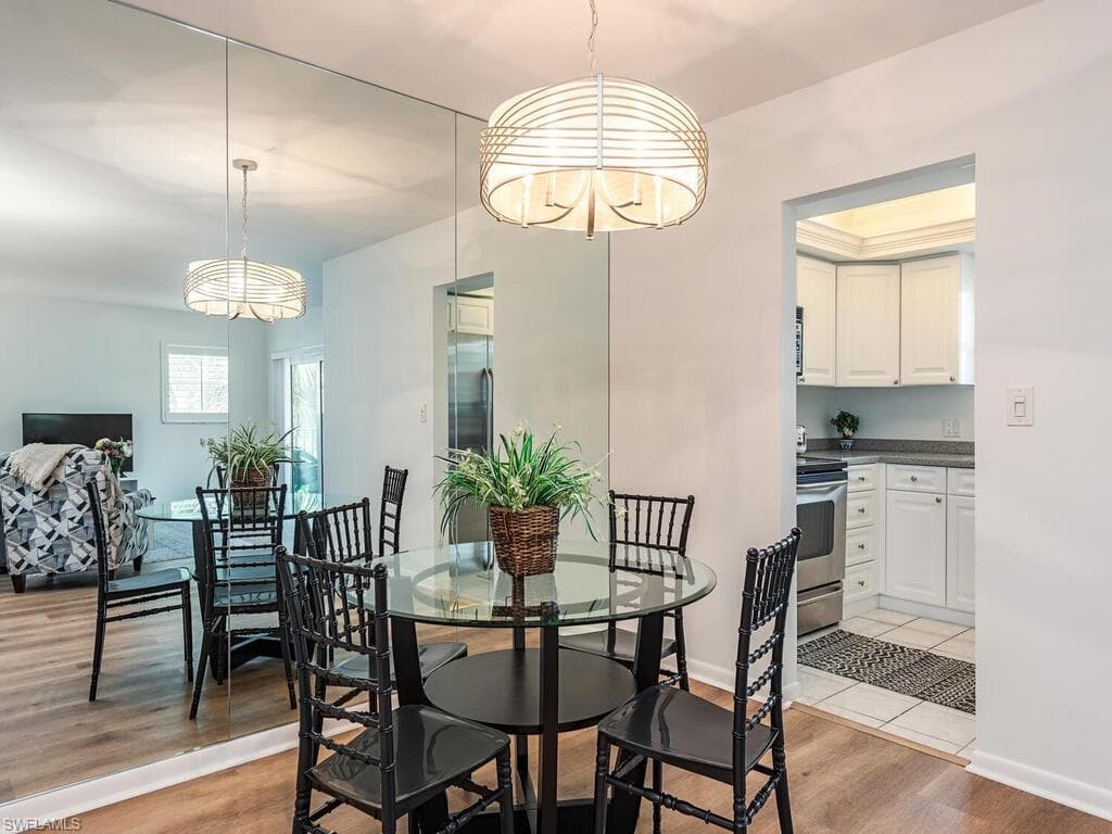 2010 Alamanda Dr 201, Naples, FL 34102-6