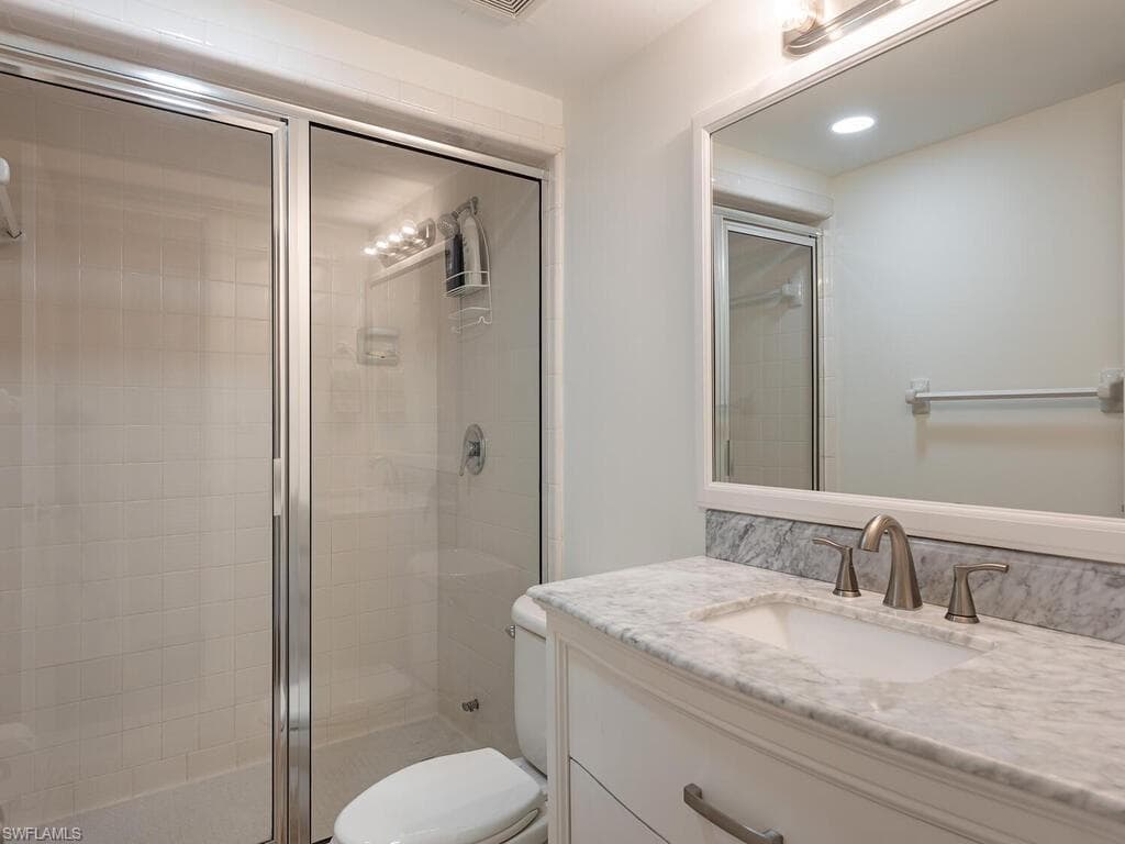 2010 Alamanda Dr 201, Naples, FL 34102-8