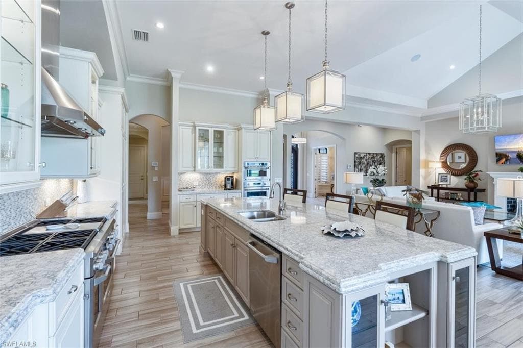 6376 Burnham Rd, Naples, FL 34119-15