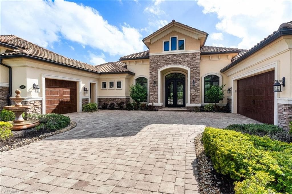 6376 Burnham Rd, Naples, FL 34119-3