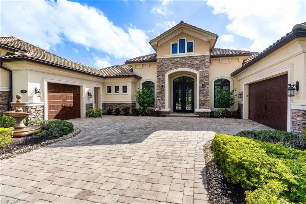 6376 Burnham Rd, Naples, FL 34119-3