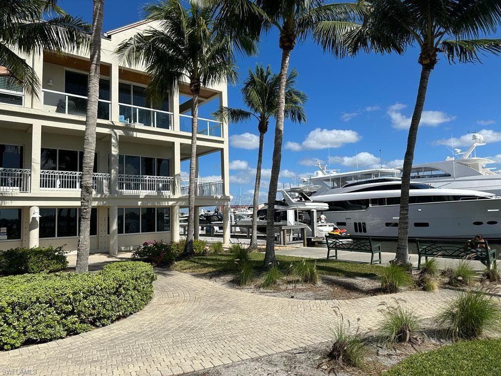1001 10th Ave S 101, Naples, FL 34102-1