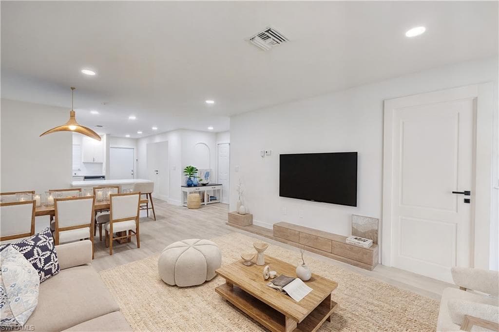 5 Watercolor Way 5, Naples, FL 34113-7