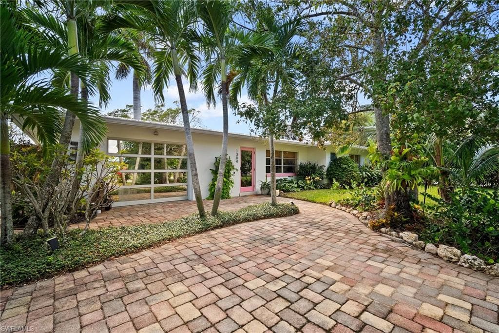 1304 Milano Dr, Naples, FL 34103-2