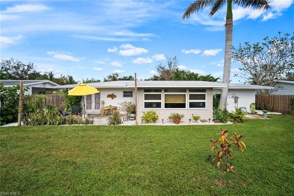 1304 Milano Dr, Naples, FL 34103-37