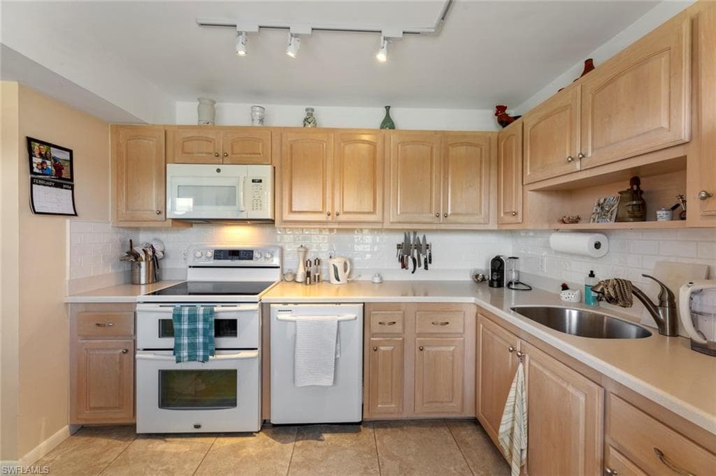 701 Teryl Rd 4, Naples, FL 34112-22