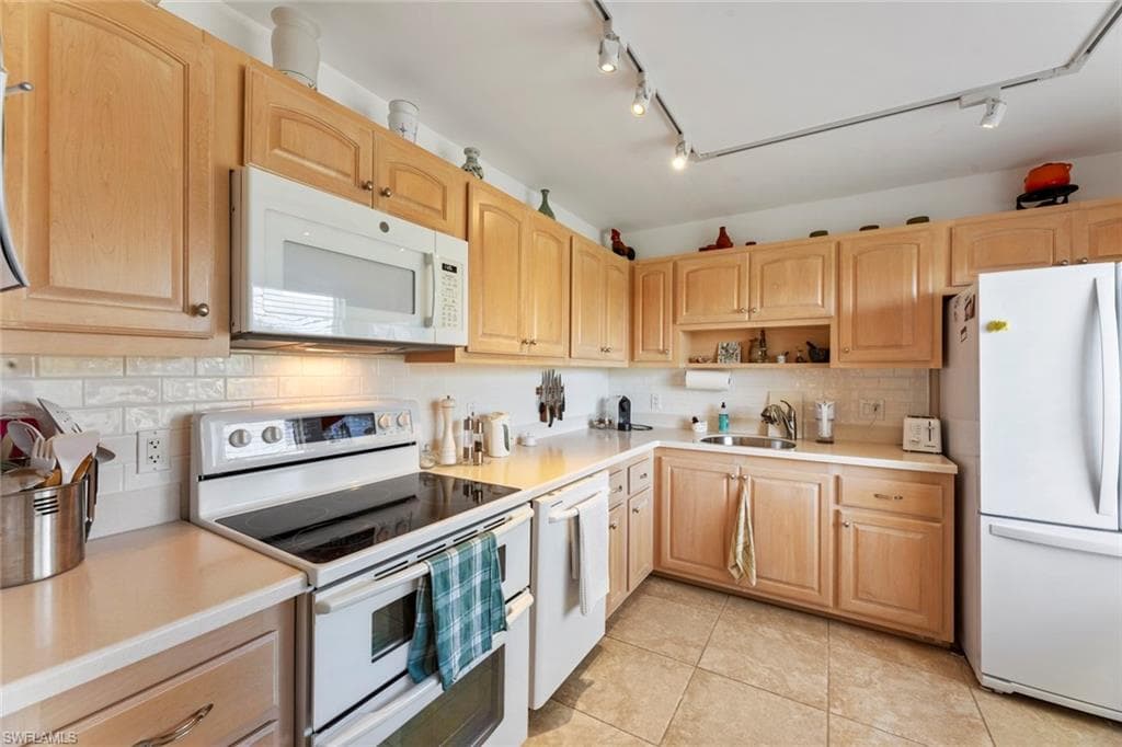 701 Teryl Rd 4, Naples, FL 34112-2