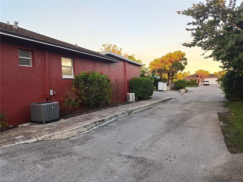760 12th St NE, Naples, FL 34120-18