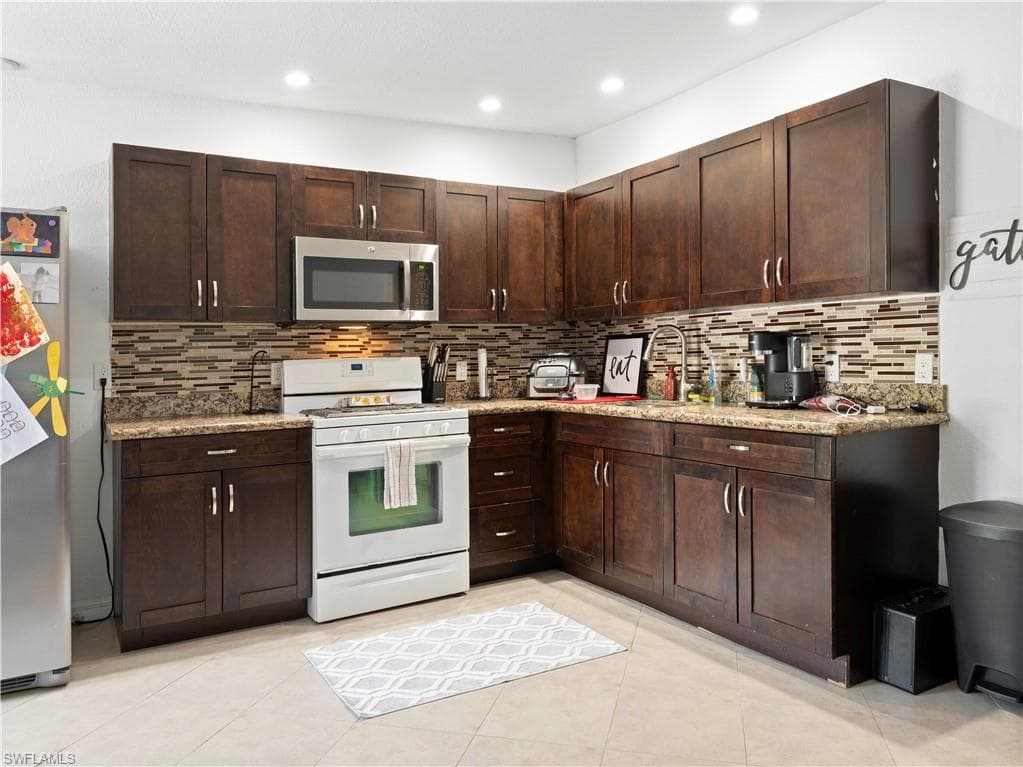 760 12th St NE, Naples, FL 34120-44