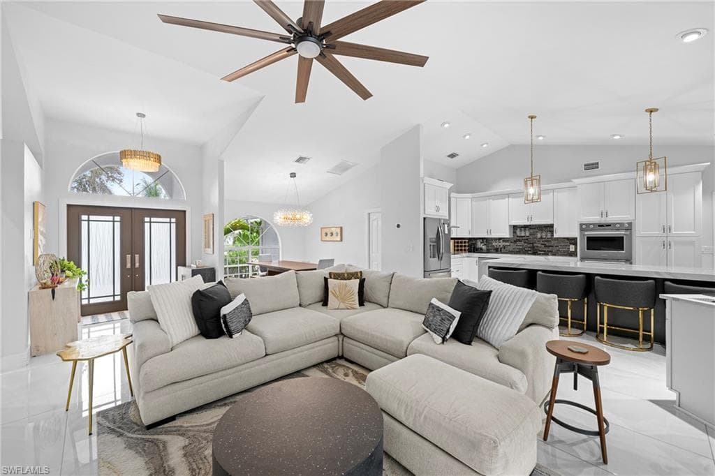 8139 Las Palmas Way, Naples, FL 34109-9