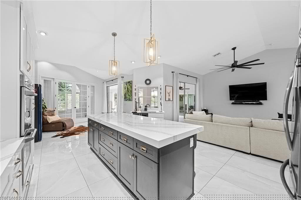 8139 Las Palmas Way, Naples, FL 34109-1