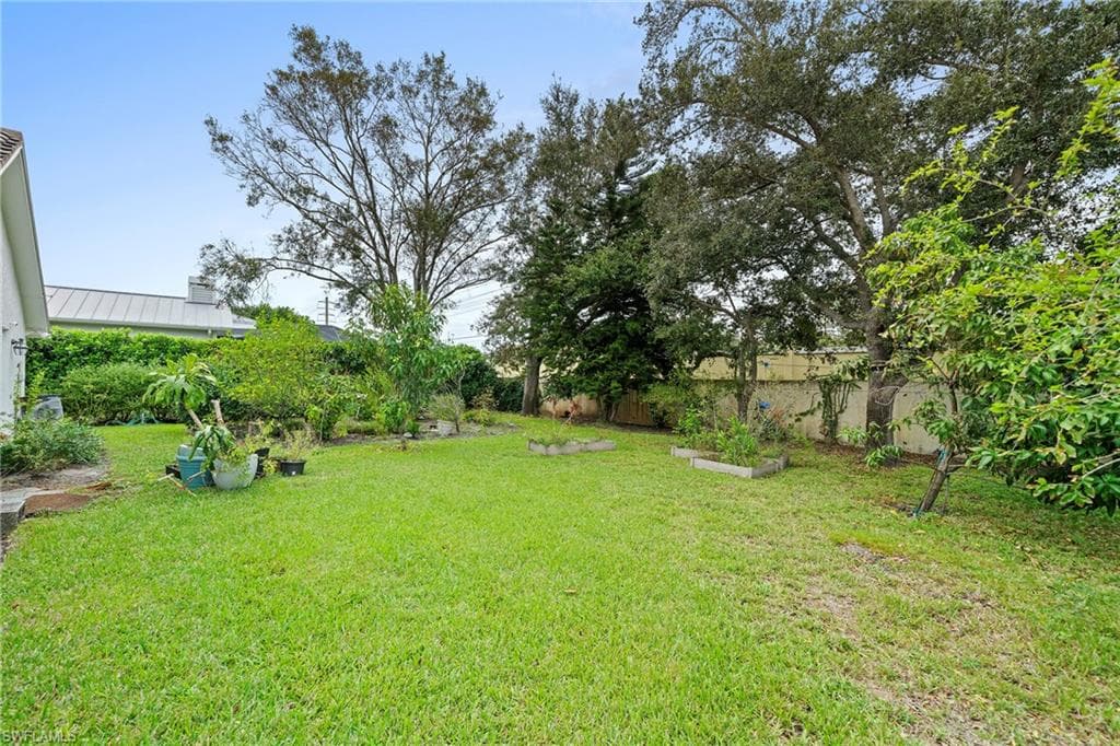 8139 Las Palmas Way, Naples, FL 34109-23