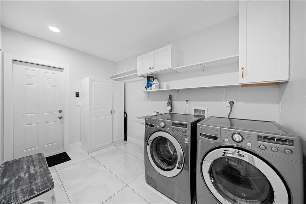 8139 Las Palmas Way, Naples, FL 34109-35