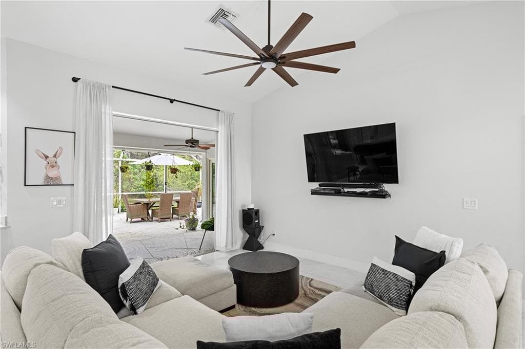 8139 Las Palmas Way, Naples, FL 34109-5
