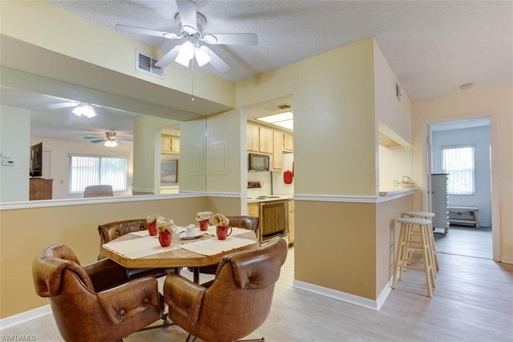 4351 27th Ct SW 203, Naples, FL 34116-4