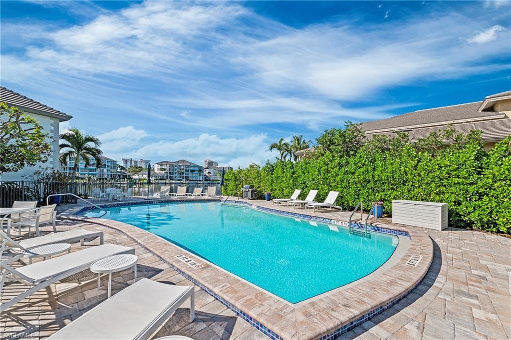 4155 Crayton Rd 107, Naples, FL 34103-5
