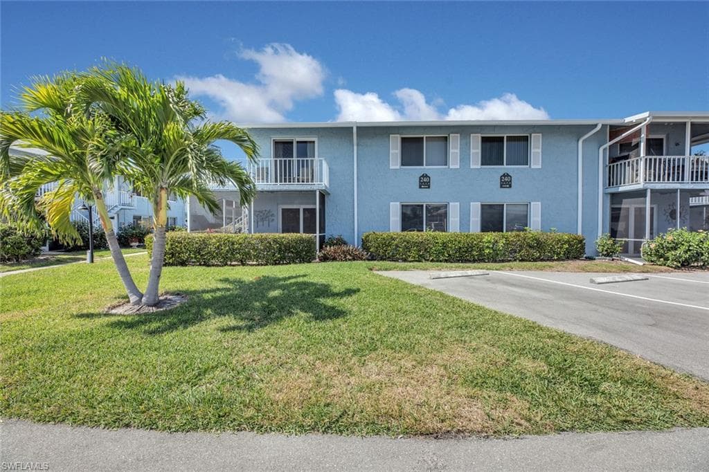 240 Palm Dr 2, Naples, FL 34112-8