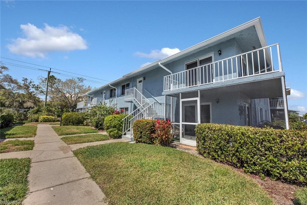 240 Palm Dr 2, Naples, FL 34112-9