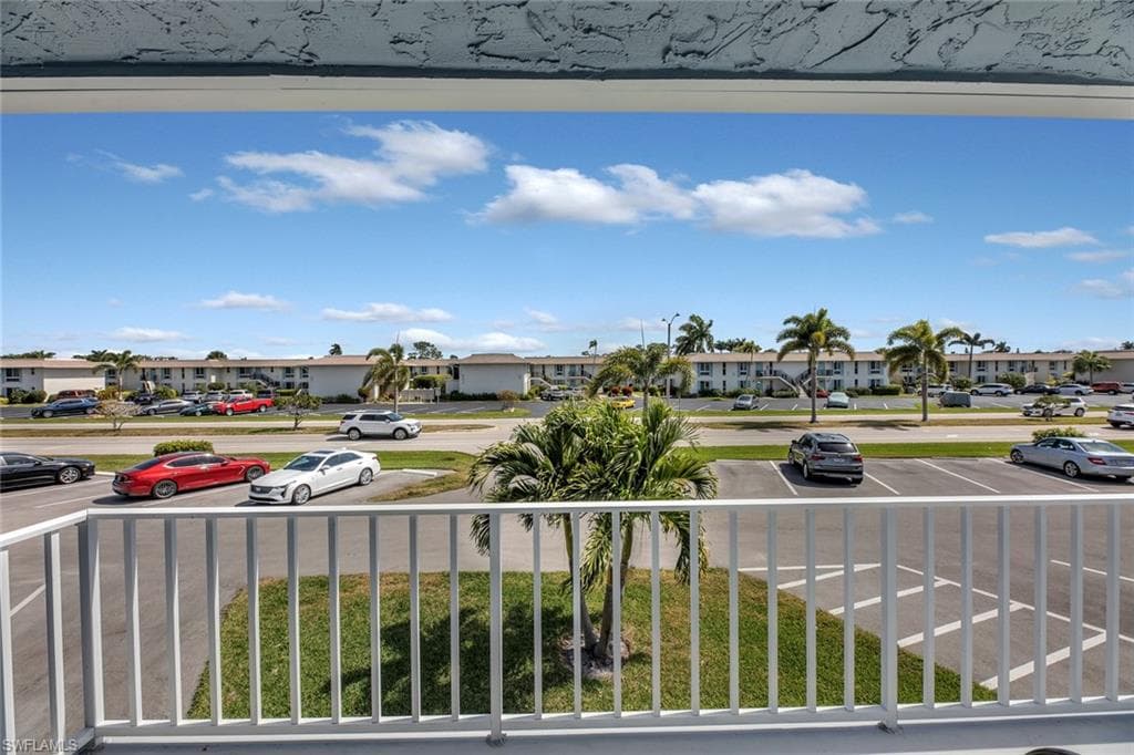 240 Palm Dr 2, Naples, FL 34112-26