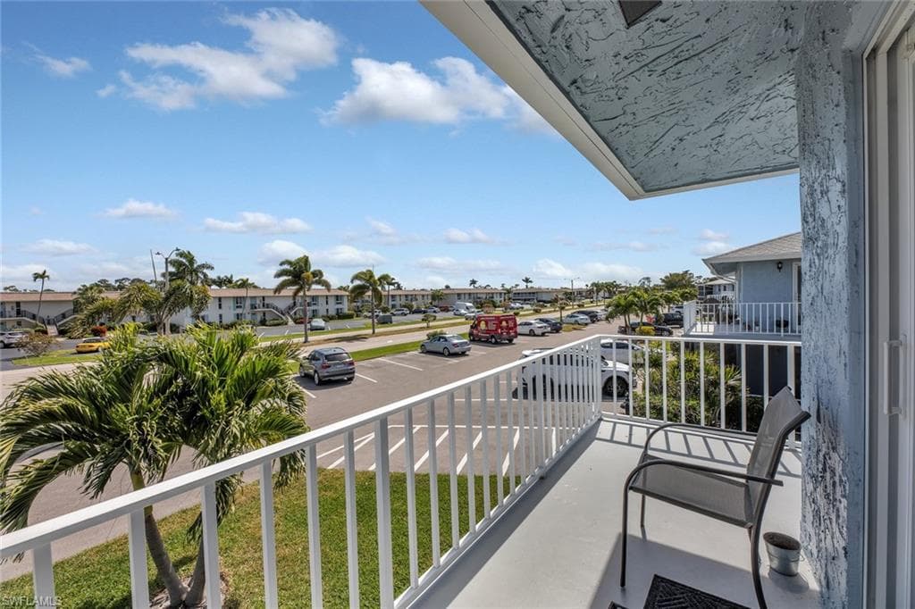 240 Palm Dr 2, Naples, FL 34112-27