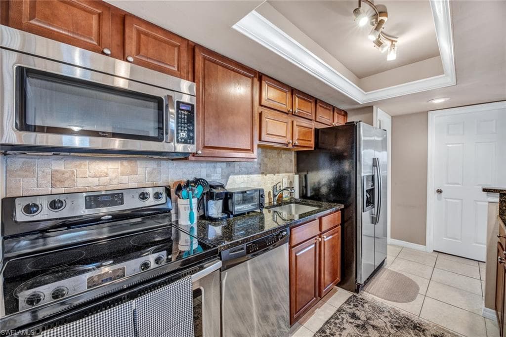 240 Palm Dr 2, Naples, FL 34112-1