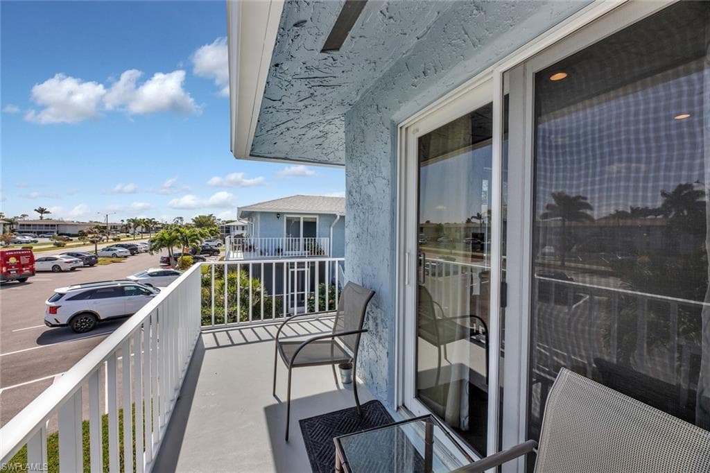 240 Palm Dr 2, Naples, FL 34112-28
